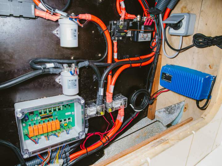 Installation sources d'énergies pour bateau, Le Port du Crouesty